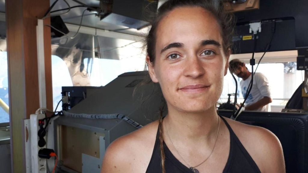 Με 10 έτη φυλάκισης απειλείται η πλοίαρχος του Sea – Watch 3, Καρόλα Ράκετε