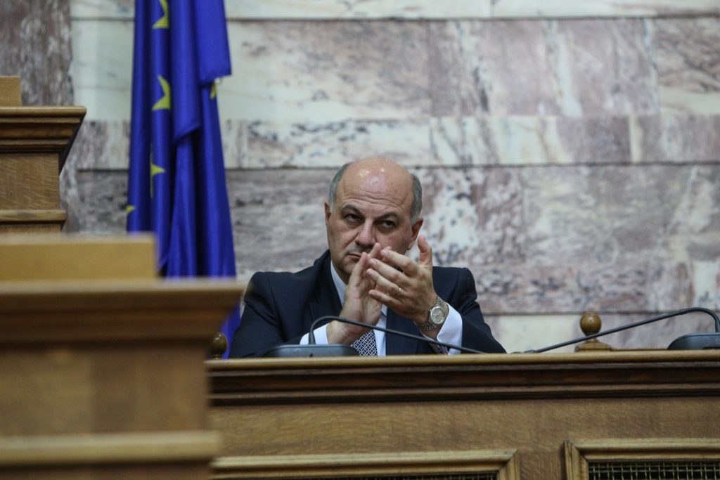 Πυρά από τον ΣΥΡΙΖΑ και εύσημα από ΚΙΝΑΛ στους κώδικες της ασυλίας τραπεζιτών και της αυστηροποίησης ποινών για τους υπόλοιπους