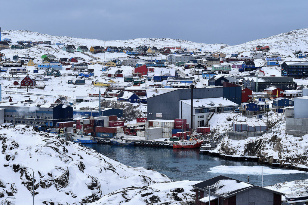 Γροιλανδία: Ισορροπώντας στον λεπτό πάγο