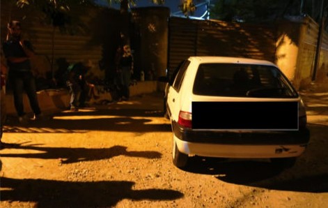 Καταγγελία για αστυνομικό που επιχείρησε να πατήσει πρόσφυγες με το αυτοκίνητο