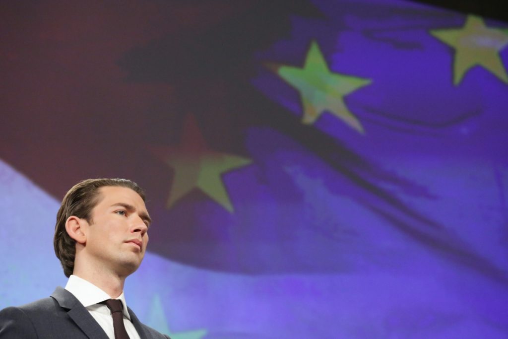 Καθαρή νίκη του Κουρτς στις αυστριακές εκλογές και μεγάλη πτώση των ακροδεξιών