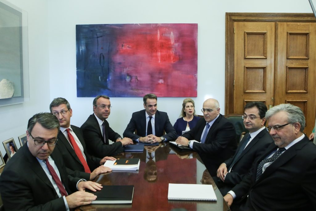 Σφοδρά πυρά για το «δώρο της κυβέρνησης στους τραπεζίτες» από τον ΣΥΡΙΖΑ