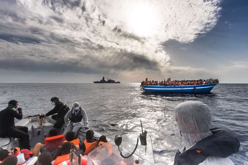 Τουλάχιστον 13 γυναίκες έχασαν τη ζωή τους σε νέο ναυάγιο στη Λαμπεντούζα – Αγνοούνται 8 παιδιά