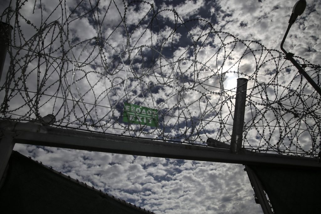 Απεργία πείνας των κρατούμενων προσφύγων στο κολαστήριο της Αμυγδαλέζας