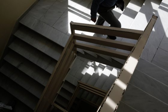 Αδειάζουν από γιατρούς – νοσηλευτές και κλείνουν βασικές κλίνες στα νοσοκομεία του ΕΣΥ σε όλη τη χώρα