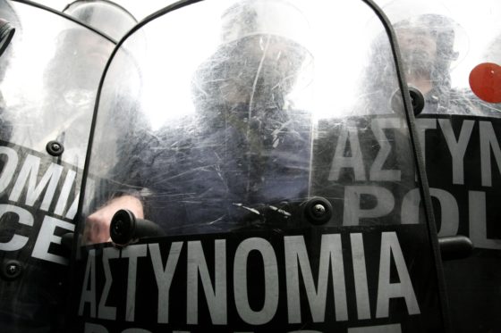 Σε Βουλή και Κομισιόν φέρνει ο ΣΥΡΙΖΑ το ζήτημα της εκτεταμένης αστυνομικής βίας στην Ελλάδα