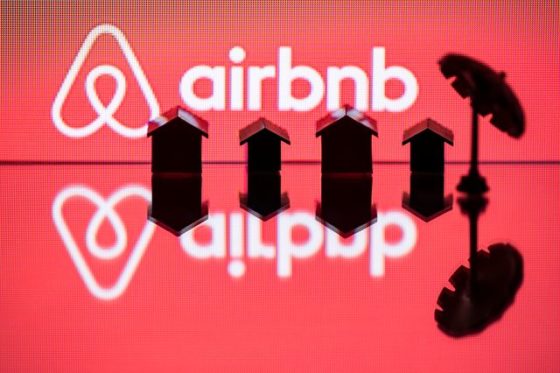 Δικαστικές αντιφάσεις για τον περιορισμό του Airbnb