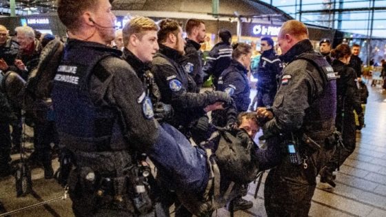 Η αστυνομία συνέλαβε ακτιβιστές υπέρ του κλίματος στο αεροδρόμιο του Άμστερνταμ