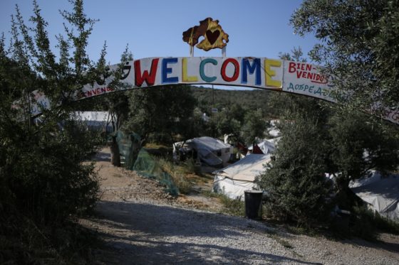 Με 17.000 αιτούντες άσυλο, 250 εργαζόμενοι «απολύονται» από το ΚΥΤ της Μόριας