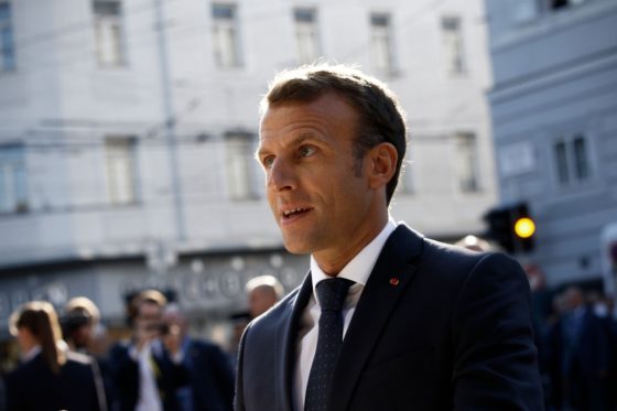 Στριμωγμένη η κυβέρνηση Μακρόν από τις μαζικές κινητοποιήσεις για το συνταξιοδοτικό (UPD)