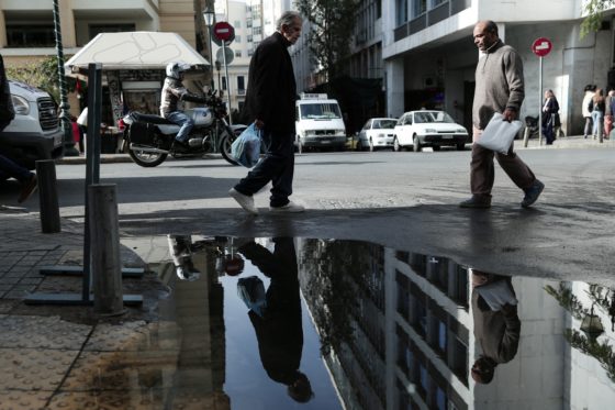 Report reveals four our of ten Greeks struggle with poverty
