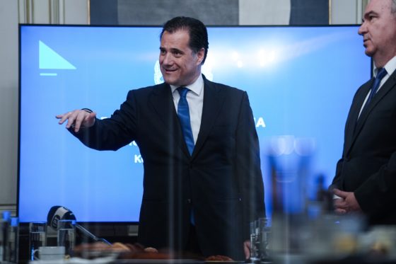 «Προοδευτική μείωση» παρά την κατακρήμνιση της τιμής πετρελαίου υπόσχεται ο Γεωργιάδης