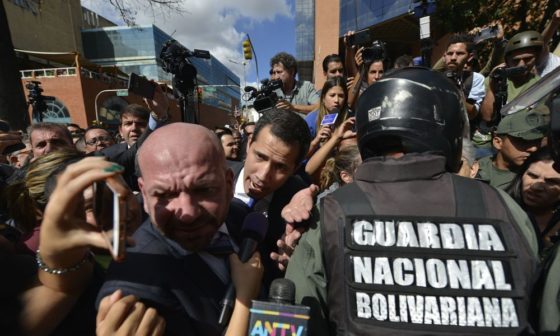 Ο Γκουαϊδό επέστρεψε στη Βενεζουέλα και δέχθηκε την οργή των πολιτών