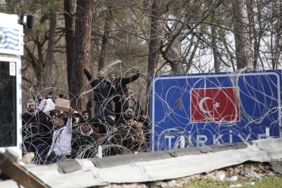 Εκ νέου ένταση στις ελληνοτουρκικές σχέσεις με φόντο το προσφυγικό