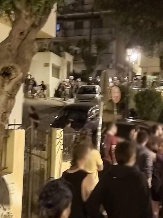 Επίθεση των ΜΑΤ σε πλατεία της Άνω Πόλης στη Θεσσαλονίκη