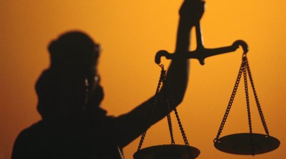 Μας αφορά το κράτος της δεξιάς και η θεσμοποιημένη διαφθορά της ελληνικής δικαιοσύνης;