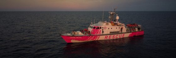 Σε κίνδυνο το πλοίο του Banksy μετά τη διάσωση περισσότερων από 200 προσφύγων