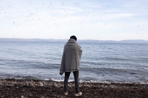 NYT: Παράνομα ελληνικά pushbacks και εγκατάλειψη προσφύγων στη θάλασσα – Διγλωσσία από το υπουργείο
