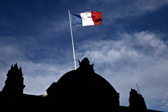 Γαλλία: Ολοταχώς προς τα δεξιά