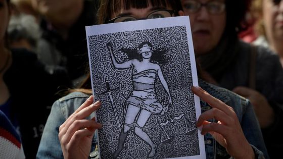 Η Κύπρος νομοθετεί ισόβια για τον βιασμό