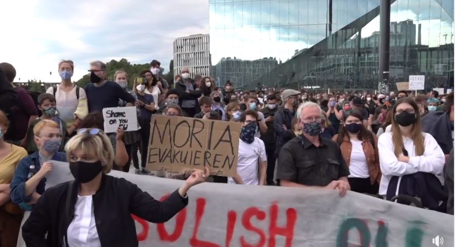 Εκκενώστε τη Μόρια, έχουμε χώρο»: Διαδηλώσεις στη Γερμανία υπέρ των  προσφύγων - The Press Project - Ειδήσεις, Αναλύσεις, Ραδιόφωνο, Τηλεόραση