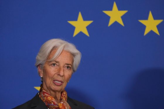 «Περιμένοντας και βλέποντας» η ΕΚΤ για την ενίσχυση των ευρωπαϊκών οικονομιών εν μέσω πανδημίας