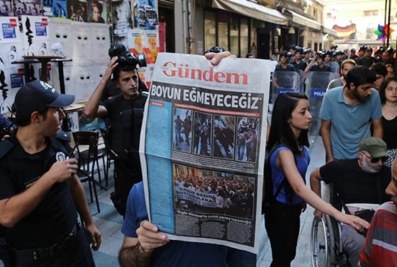 Οι Κούρδοι δημοσιογράφοι φορούν «ένα πουκάμισο με φωτιά»