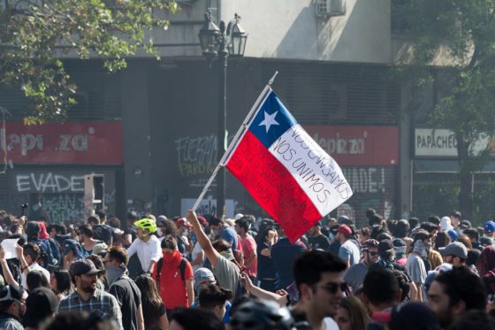 Στις κάλπες οι Χιλιανοί για το δημοψήφισμα αναθεώρησης του Συντάγματος