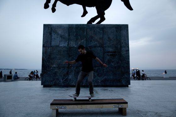 Αστυνομικοί προσήγαγαν skaters στη Θεσσαλονίκη