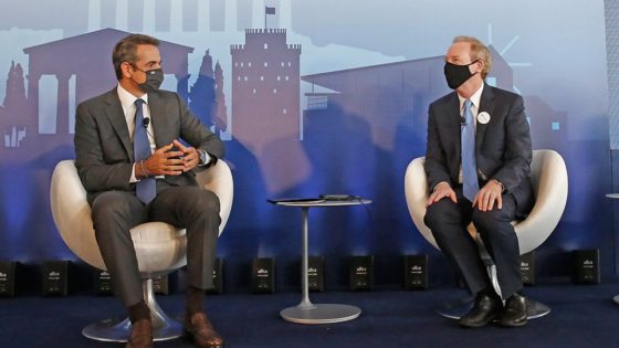 Ο Μητσοτάκης τάζει οικονομικά οφέλη 1 δισ. «σε βάθος χρόνου» από επένδυση της Microsoft