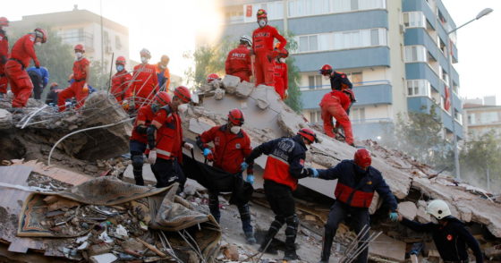 116 θύματα μετρά μέχρι στιγμής η Τουρκία ενώ οι ενέργειες διάσωσης συνεχίζονται