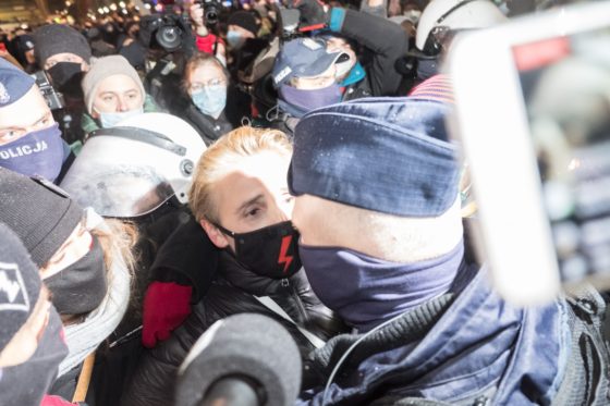 Η πολωνική αστυνομία εμποδίζει ξανά διαδήλωση κατά των αμβλώσεων και της αστυνομικής καταστολής
