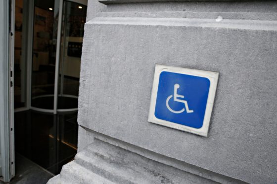 Για πρώτη φορά χωρίς κοινωνικό βοήθημα τα άτομα με αναπηρίες φέτος τα Χριστούγεννα