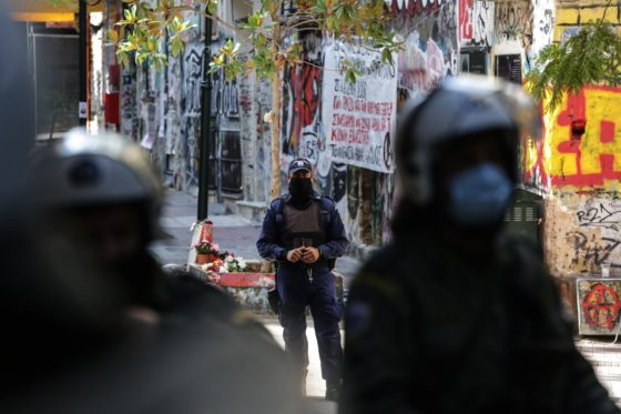 Κράτηση ανηλίκων 12 ώρες στην ασφάλεια γιατί περπατούσαν την 6η Δεκέμβρη στη Κυψέλη