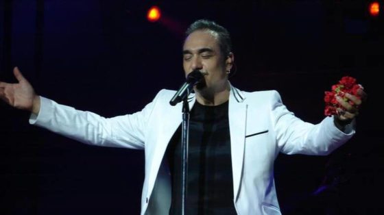 Αναβάλλεται επ’ αόριστον η δίκη του τραγουδιστή Νότη Σφακιανάκη
