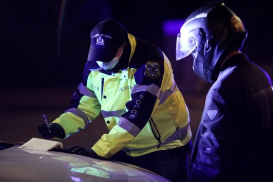 «Αδικαιολόγητα πρόστιμα» της ΕΛΑΣ σε εργολαβικούς εργαζόμενους στην Δυτική Αττική κατά την αλλαγή της βάρδιας τους