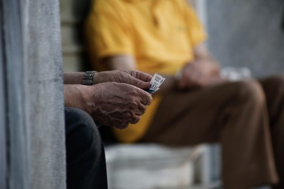 Ψαλίδι στις συντάξεις υπό προϋποθέσεις με νέα εγκύκλιο