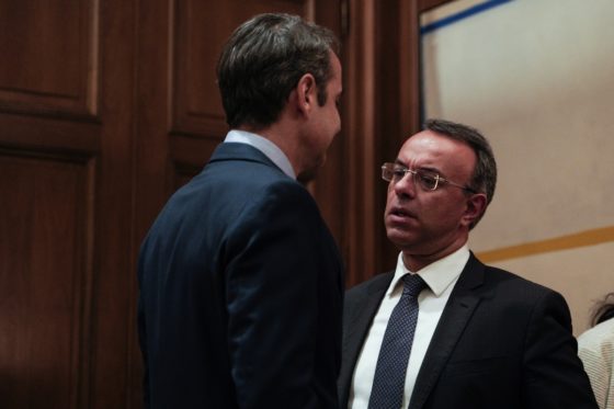 «Η λέξη “γενναία” για τις παρεμβάσεις της κυβέρνησης είναι σχετική – Για εμάς μπορεί να είναι γενναία, για τον πολίτη ψίχουλα» δήλωσε ο Σταϊκούρας