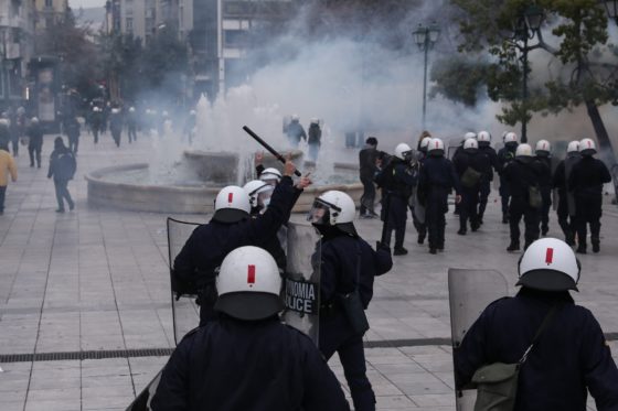 Επεισόδια και προσαγωγές σε συγκεντρώσεις κατά του lockdown σε Αθήνα και Θεσσαλονίκη