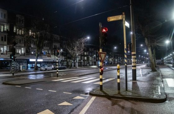 Ολλανδία: Το ανώτατο δικαστήριο έκρινε παράνομη την απαγόρευση της κυκλοφορίας τις νυχτερινές ώρες