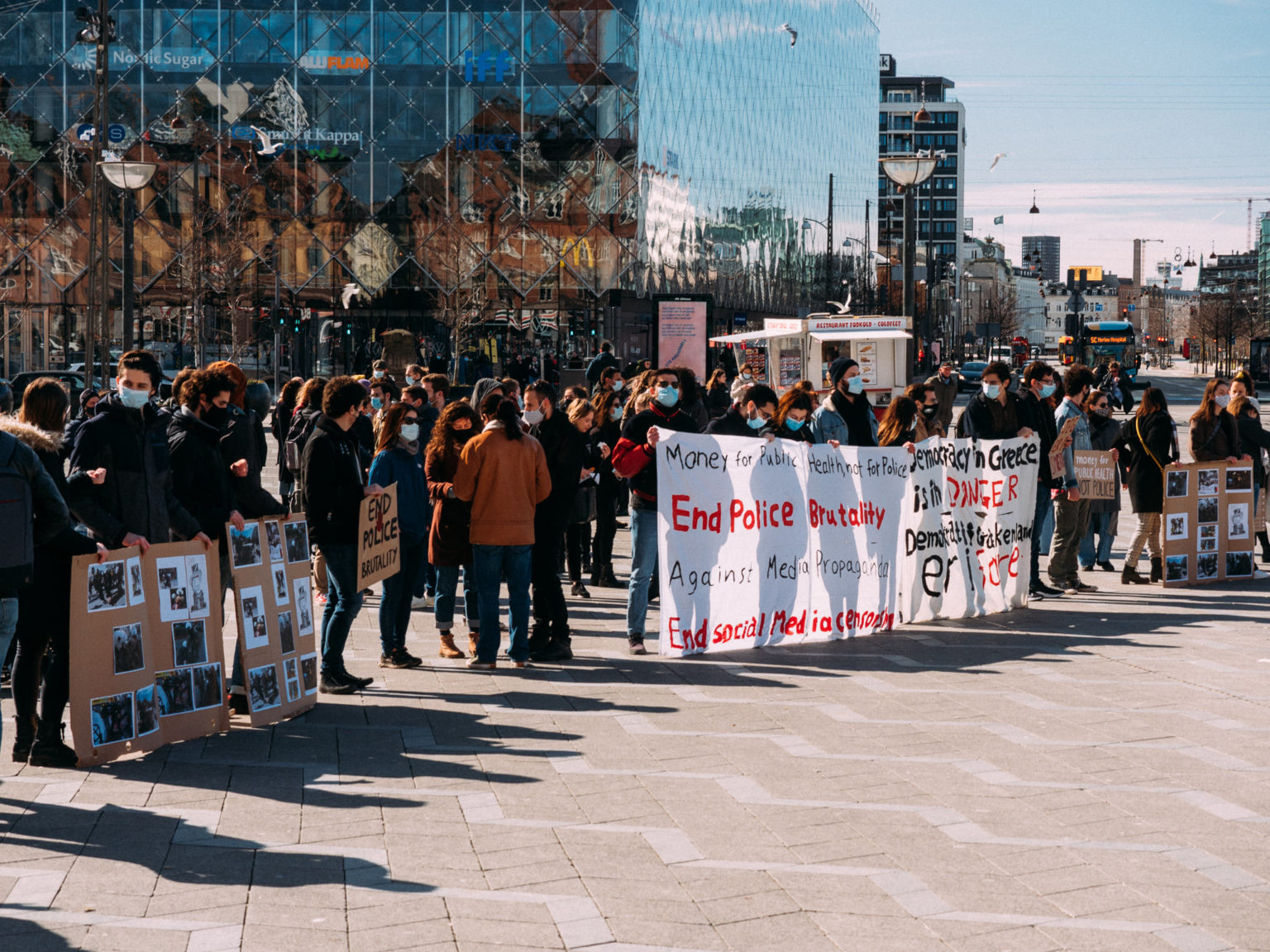 «H Δημοκρατία στην Ελλάδα είναι σε κίνδυνο» και από τους δρόμους της Κοπεγχάγης