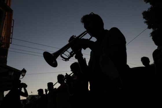 Μουσικοί και ηθοποιοί στους δρόμους – Φωνή αγωνίας για την επιβίωσή τους