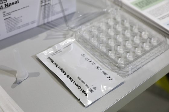 Σταματούν τα δωρεάν self-tests από τα φαρμακεία στις 19 Ιουνίου, ασάφειες και θολές εξηγήσεις από την κυβέρνηση
