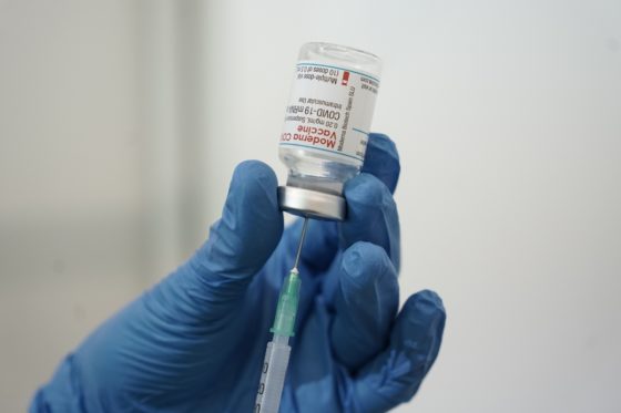 Καταγγελία για εικονικούς εμβολιασμούς από γιατρό στο Ασκληπιείο Βούλας