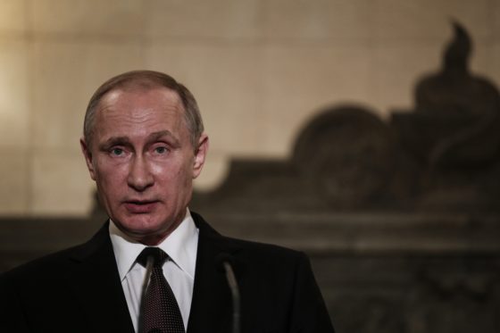 Ο Πούτιν υπέγραψε το διάταγμα που απαιτεί από τις «μη φιλικές χώρες» να πληρώνουν για το ρωσικό αέριο σε ρούβλια
