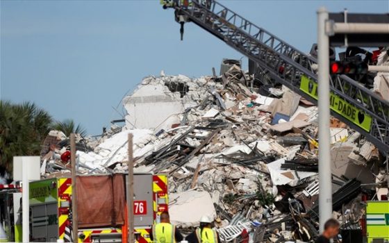 156 αγνοούμενοι και 5 νεκροί μετά από κατάρρευση κτιρίου στη Φλόριντα – 21χρονος Έλληνας αγνοείται