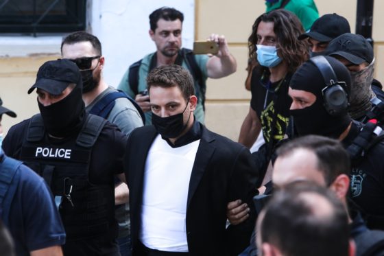 «Γιατί το έκανες αυτό; Σας είχα σαν παιδιά μου» – Η κατάθεση της γειτόνισσας της Καρολάιν Κράουτς