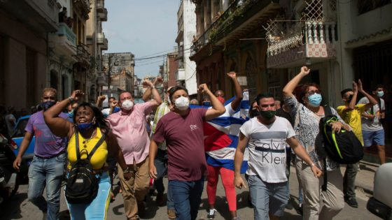 Στους δρόμους ο λαός της Κούβας, λόγω των κυρώσεων και της πανδημίας