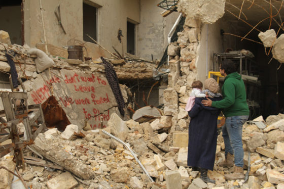 Δέκα χρόνια βομβαρδισμοί στη Συρία: «Είχαμε μια καλή ζωή, μέχρι που ξέσπασε ο πόλεμος»