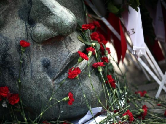 Η φωνή του Πολυτεχνείου στο TPP: «Πώς είναι δυνατόν να κοιμάστε όταν σκοτώνουν τα παιδιά σας;»